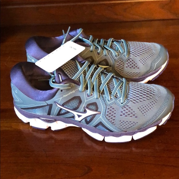 running shoe brand mizuno